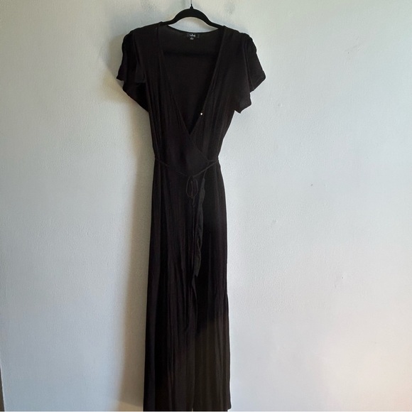 Lulu’s Black Crinkle Wrap Maxi Dress - Picture 3 of 9